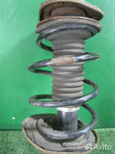 Стойка амортизатора передняя левая Toyota Auris E