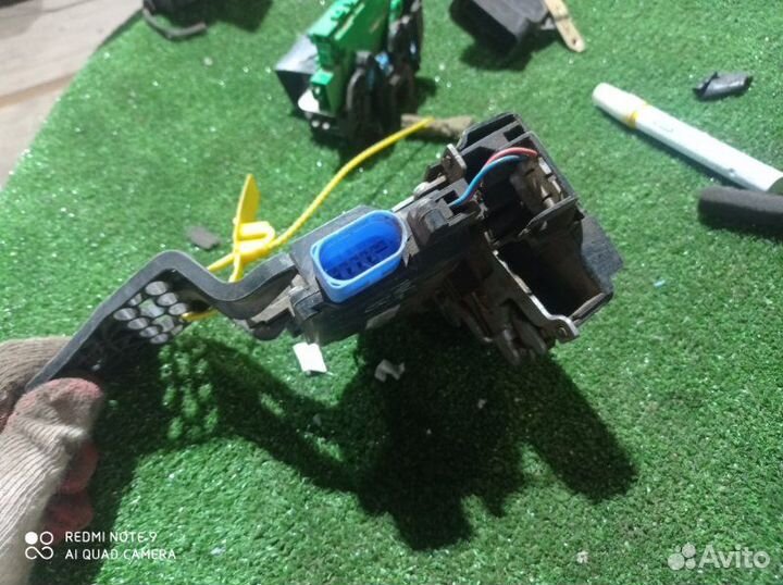 Замок двери передний правый Porsche Cayenne 957