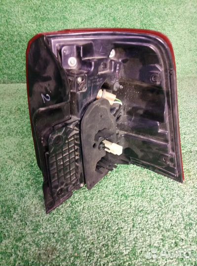 Фонарь задний левый Toyota Land Cruiser 200 815616