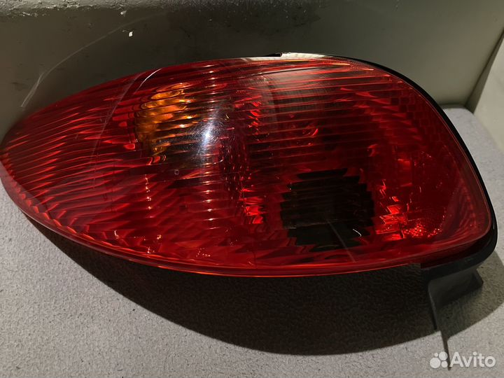Заднийлевый стопсигнал peugeot 206