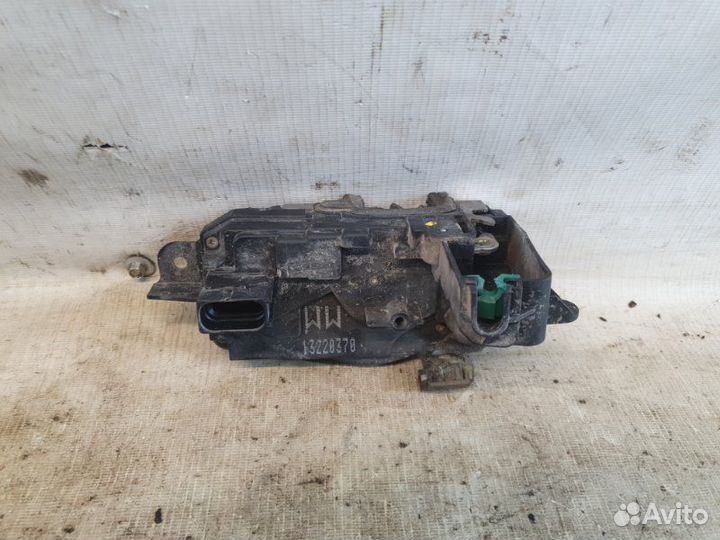 Замок двери задний правый Opel Astra H Z14XEP 2008