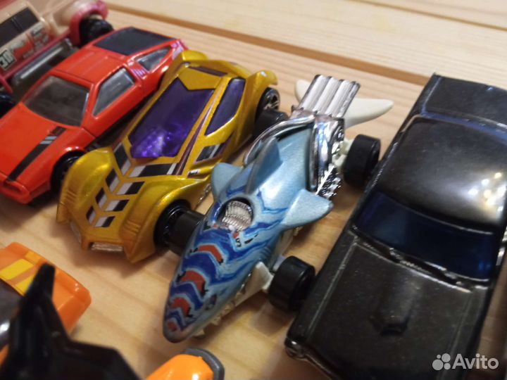Машинки и трек hotwheels