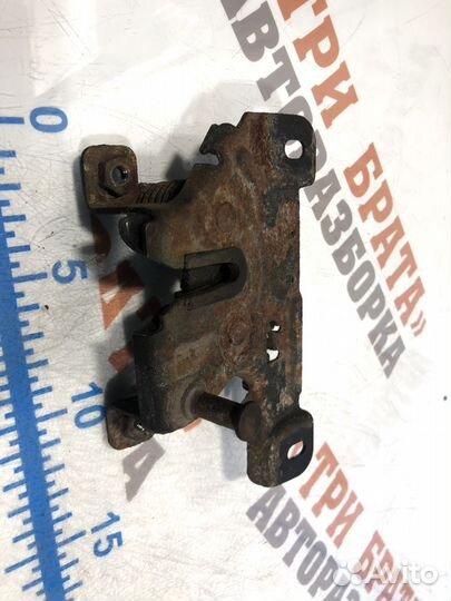 Шкода Фабия Замок капота