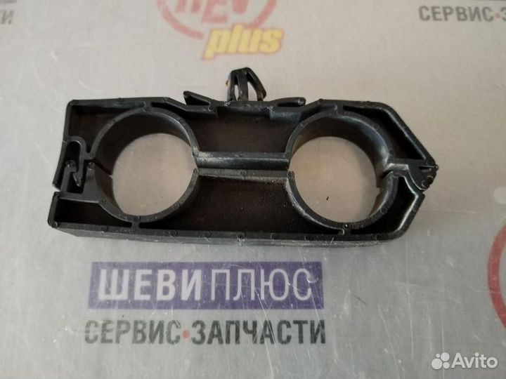 Фиксатор трубки отопителя Cadillac Escalade