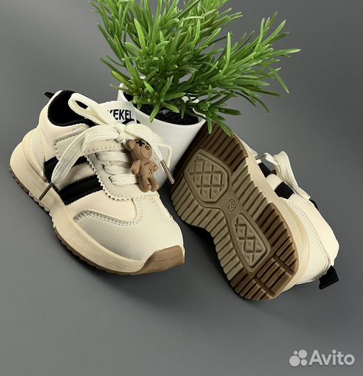 Кроссовки для мальчика и девочек