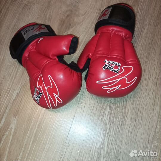 Боксерские перчатки