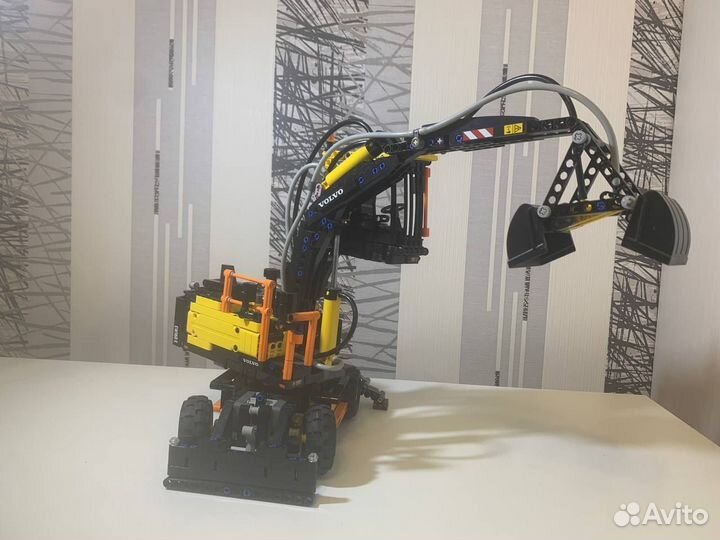 Lego Technic 42053 Экскаватор Volvo EW 160E