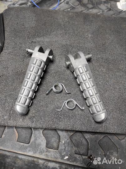 Ducati monster, подножки