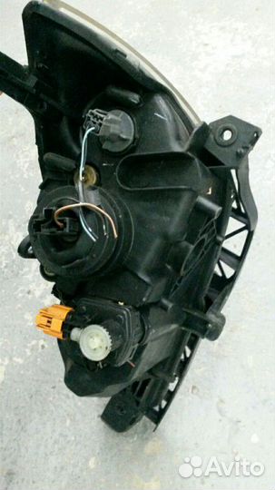 Передняя правая фара Мазда 3 вк галоген хеч