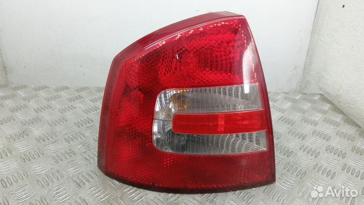 Фонарь задний левый на Skoda Octavia A5