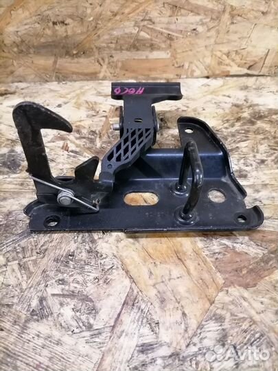 Замок капота Audi A6 C6