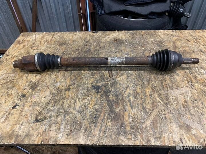 Приводной вал правый Peugeot 207