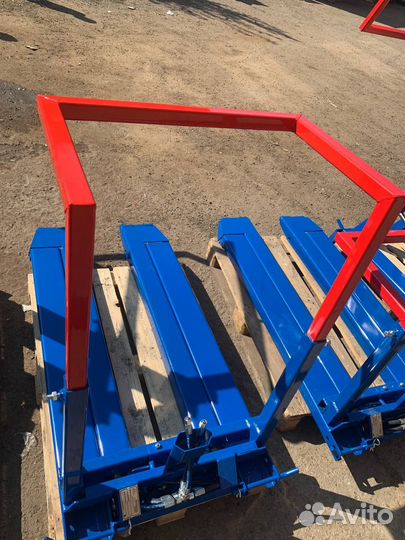 Опрокидыватель контейнеров для погрузчика