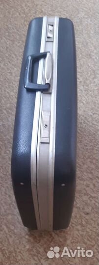 Чемодан на колесах пластиковый и дипломат бу СССР