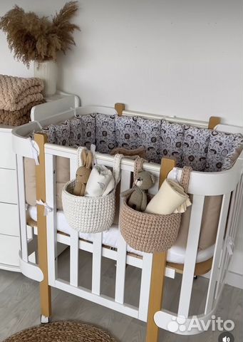 Вязаные корзинки для детской кроватки