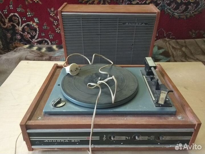 Проигрыватель пластинок времен СССР