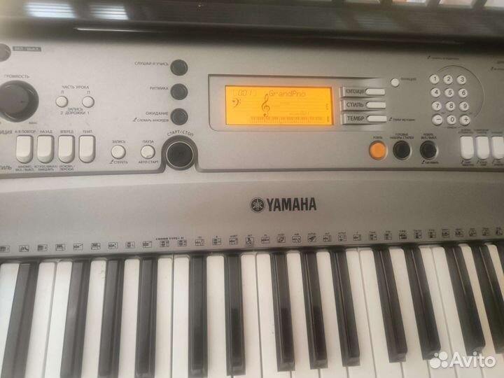 Синтезаторы Yamaha PSR E313 и PSR R300