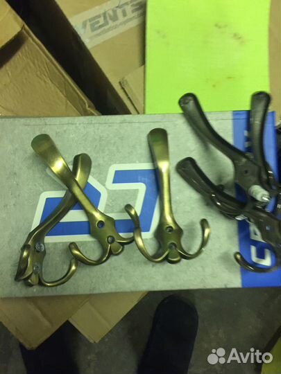 Крючки, вешалки