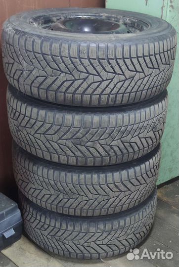 Yokohama BluEarth Winter V905 235/55 R17 103V