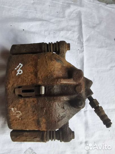 Суппорт тормозной правый передний Вольво 940 960