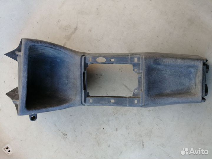 Консоль между сидениями для VW Vento 1991-1997