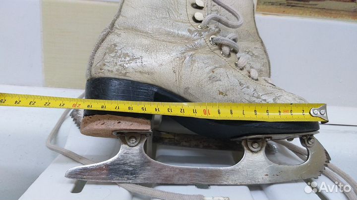 29 и 32 Коньки фигурные, конусы, чехлы