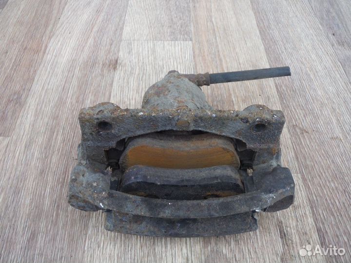 Суппорт передний правый Peugeot 107 2012