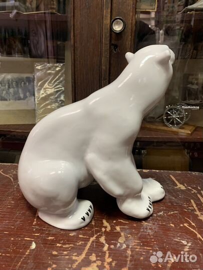 Фарфоровая статуэтка большой Медведь