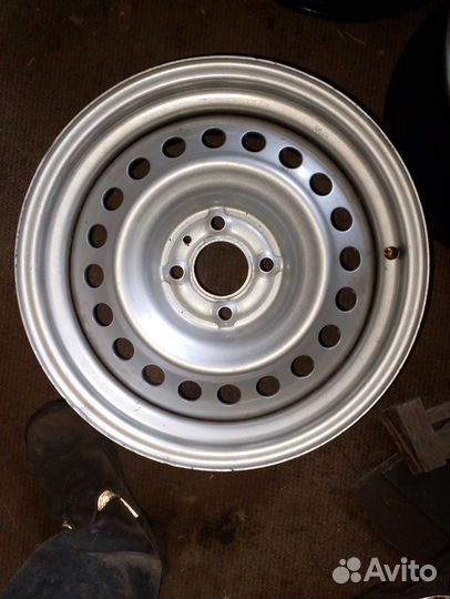 Штампованный диск r 16 новые на peugeot