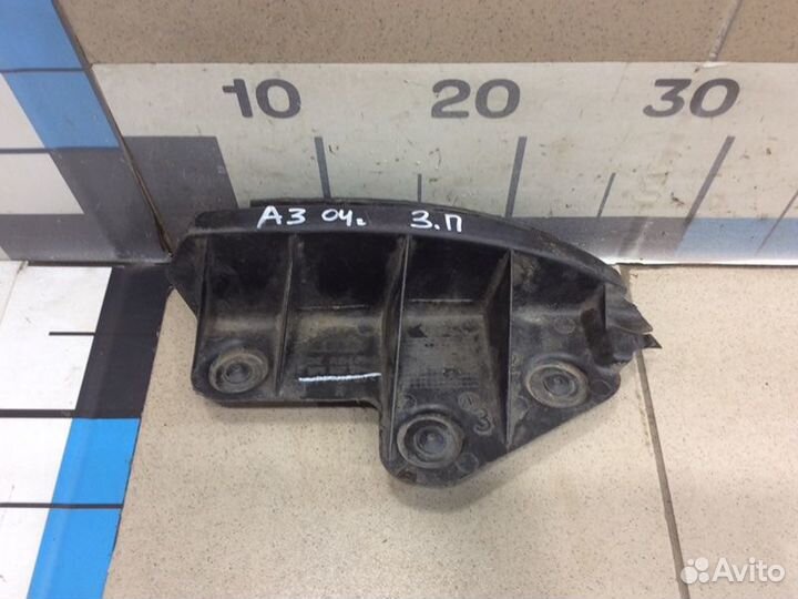 Направляющая заднего бампера задняя правая Audi A3