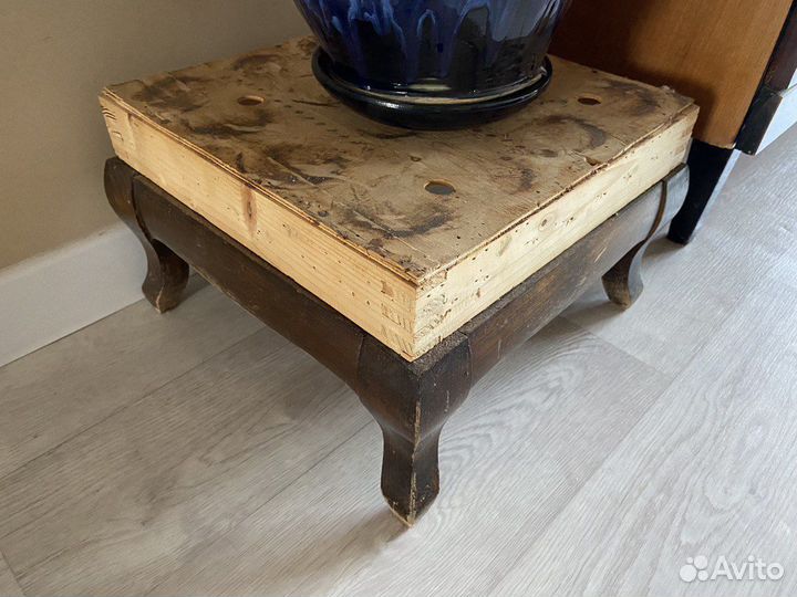 Банкетка в прихожую из дерева ретро