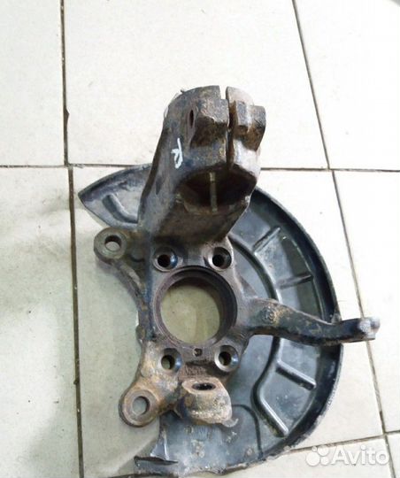 Кулак передний правый VW Volkswagen Jetta 6