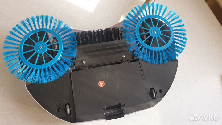 Механическая щётка, веник-пылесос; за корм котикам