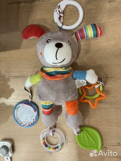 Игрушка на коляску зайка