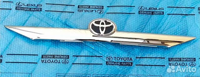 Накладка крышки багажника Toyota Camry v50