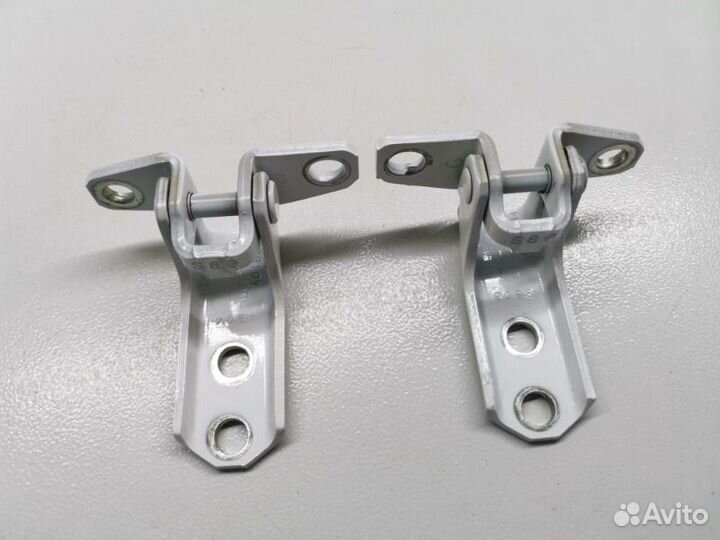 Петля двери задняя левая Mitsubishi Outlander 3