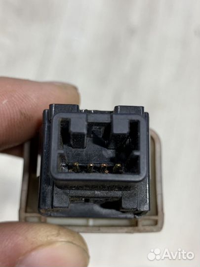 Кнопка аварийной сигнализации Nissan note E11