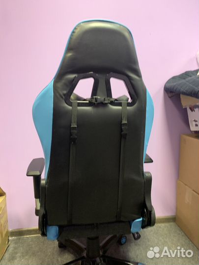 Игровое кресло голубого цвета