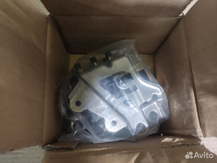 Блок клапанов пневмоподвески 7P0698014