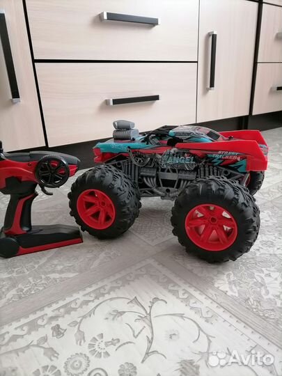 Внедорожник на пульте управления