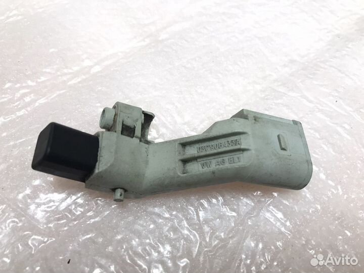 Датчик коленвала 03C906433A Golf 6