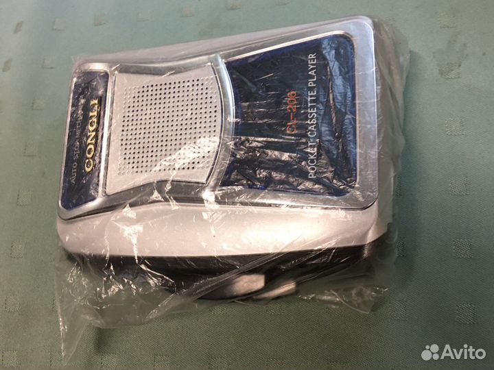 Плеер кассетный и CD-Player (есть разные)