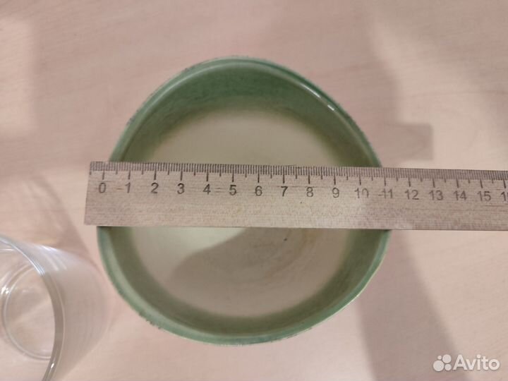 Горшок керамический и стеклянный стакан