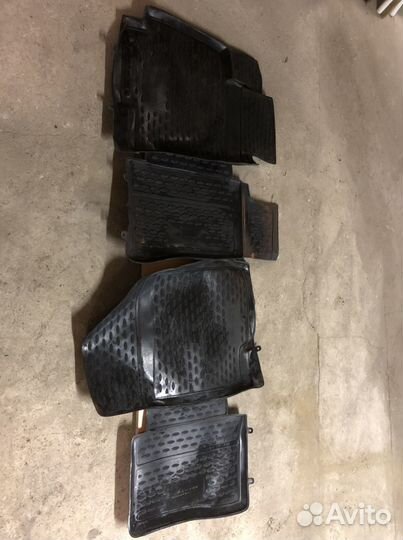 Автомобильные коврики резиновые