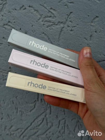 Блеск для губ Rhode пептидный