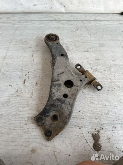 Lexus RX4 Рычаг передний нижний