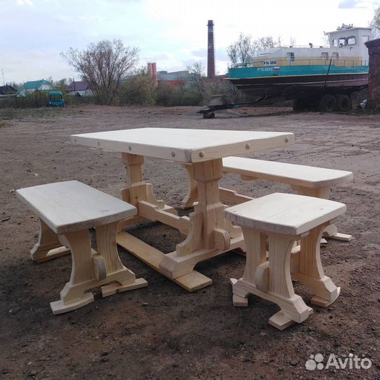 Стол, табуреты, скамья из дерева
