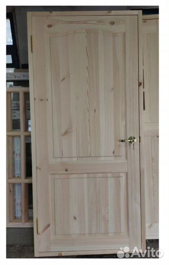 Дверь из массива дерева