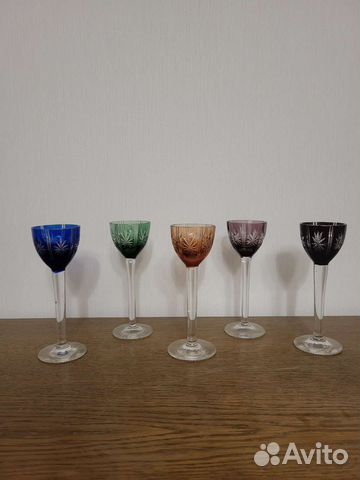 Старинные рюмки на ножке,цветной хрусталь