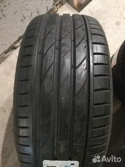 Maxxis Victra Sport SUV VS5 255/45 R20 105V